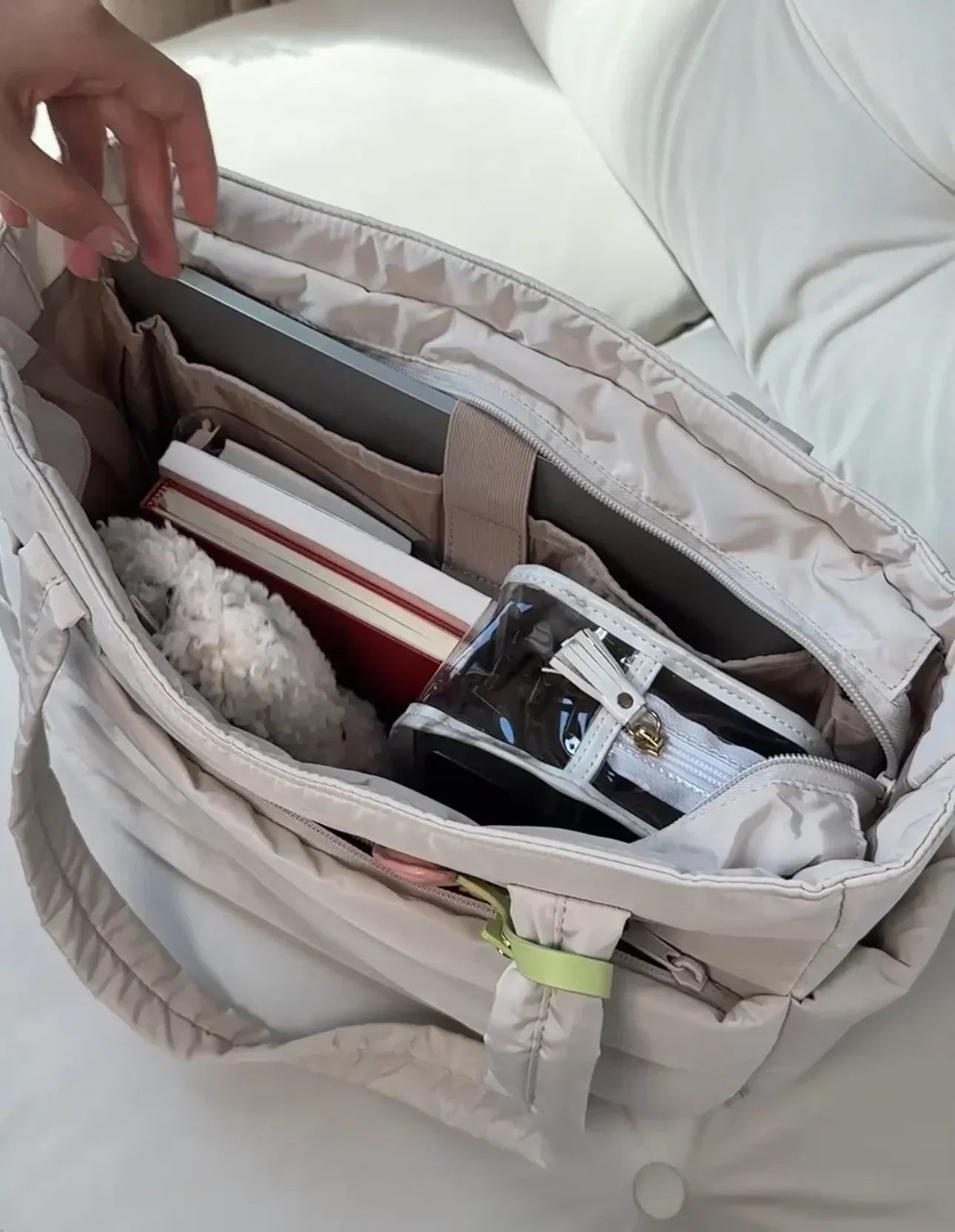 Arianna Kadın Puffer Tote Çantası – Geniş, Su Geçirmez Çanta Modern Tasarım ve Laptop Bölmesi ile