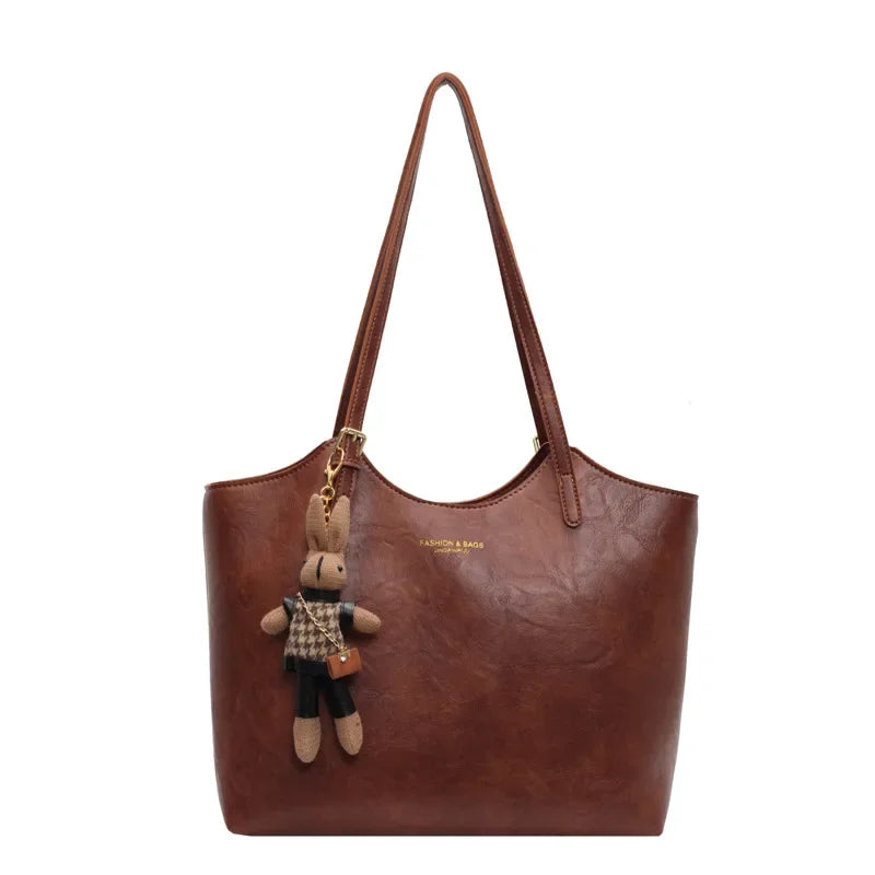 Emma Rustic Edge Tote – Ekolojik Deriden Dekoratif Anahtarlıklı Geniş Vintage Çanta