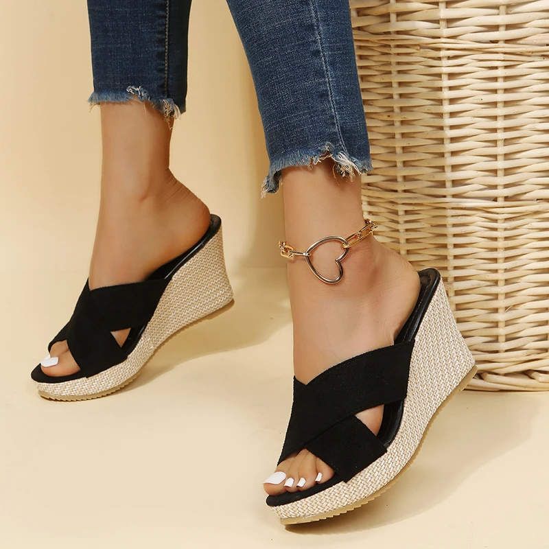 Jenna Kadın Sandalet – Ortopedik Dolgu Topuklu, Ergonomik Tabanlı ve Şık Tasarımlı Sandalet