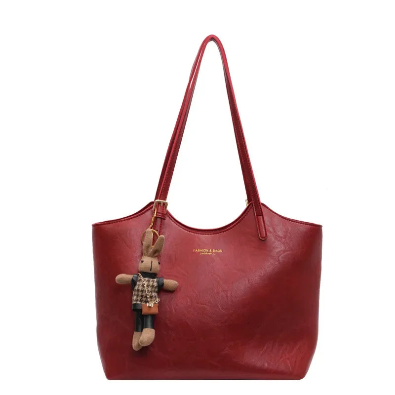 Emma Rustic Edge Tote – Ekolojik Deriden Dekoratif Anahtarlıklı Geniş Vintage Çanta
