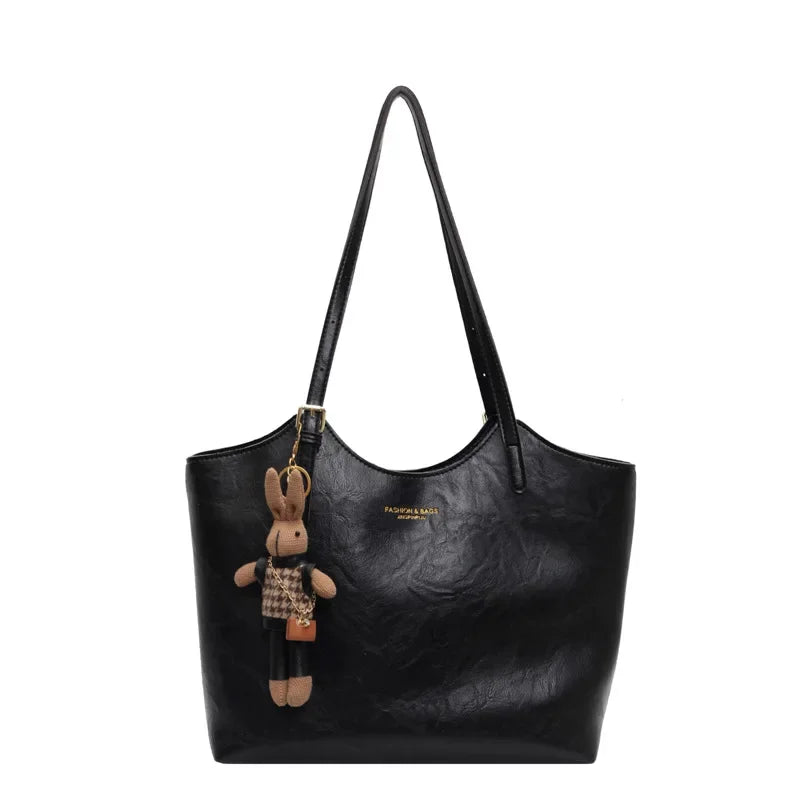 Emma Rustic Edge Tote – Ekolojik Deriden Dekoratif Anahtarlıklı Geniş Vintage Çanta